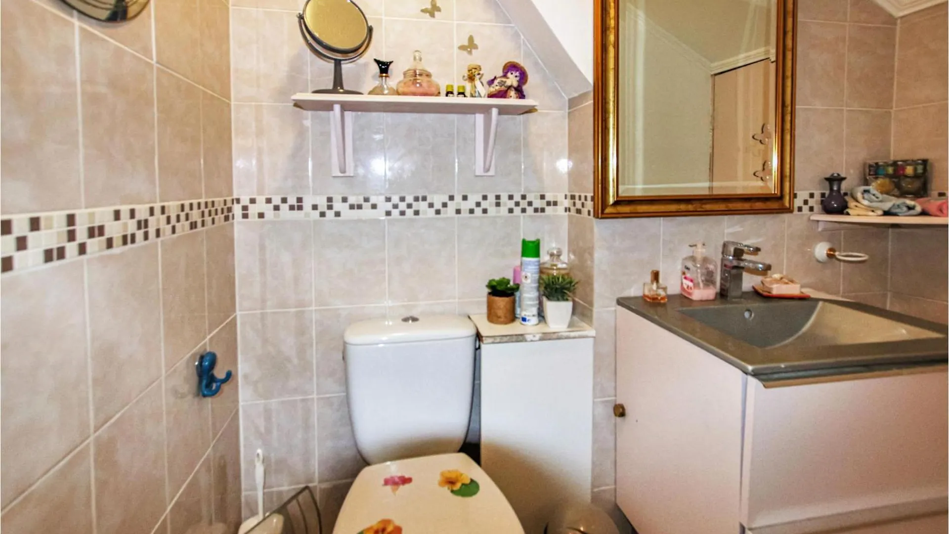Lovely Home In Flacheres With Kitchenette