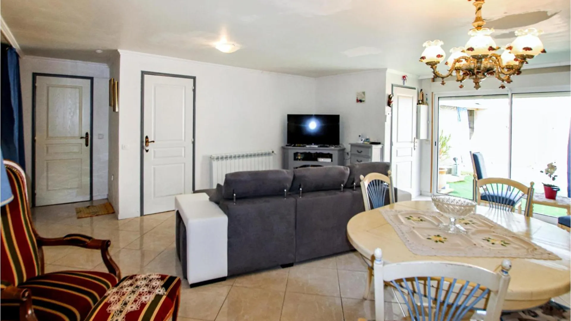 Holiday home Lovely Home In Flacheres With Kitchenette