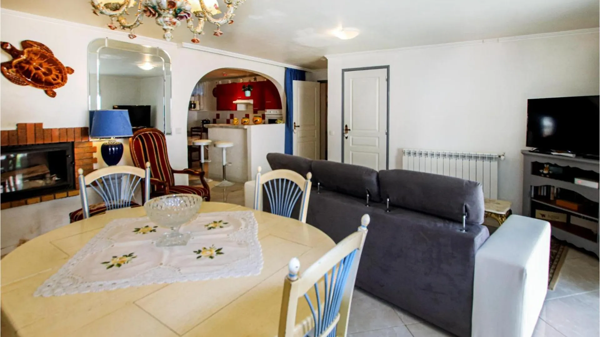 Lovely Home In Flacheres With Kitchenette Holiday home