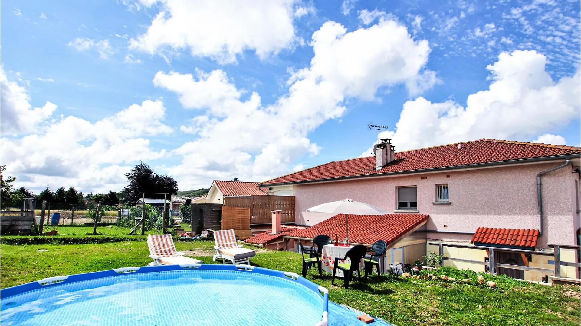 Holiday home Lovely Home In Flacheres With Kitchenette