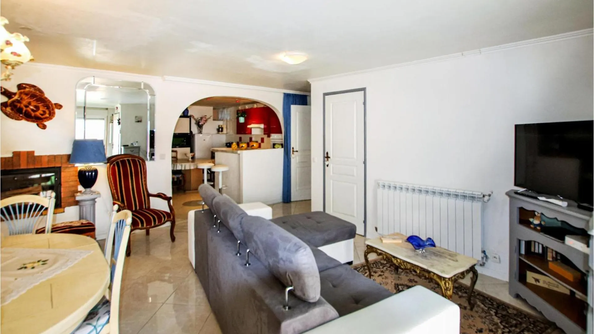 Holiday home Lovely Home In Flacheres With Kitchenette