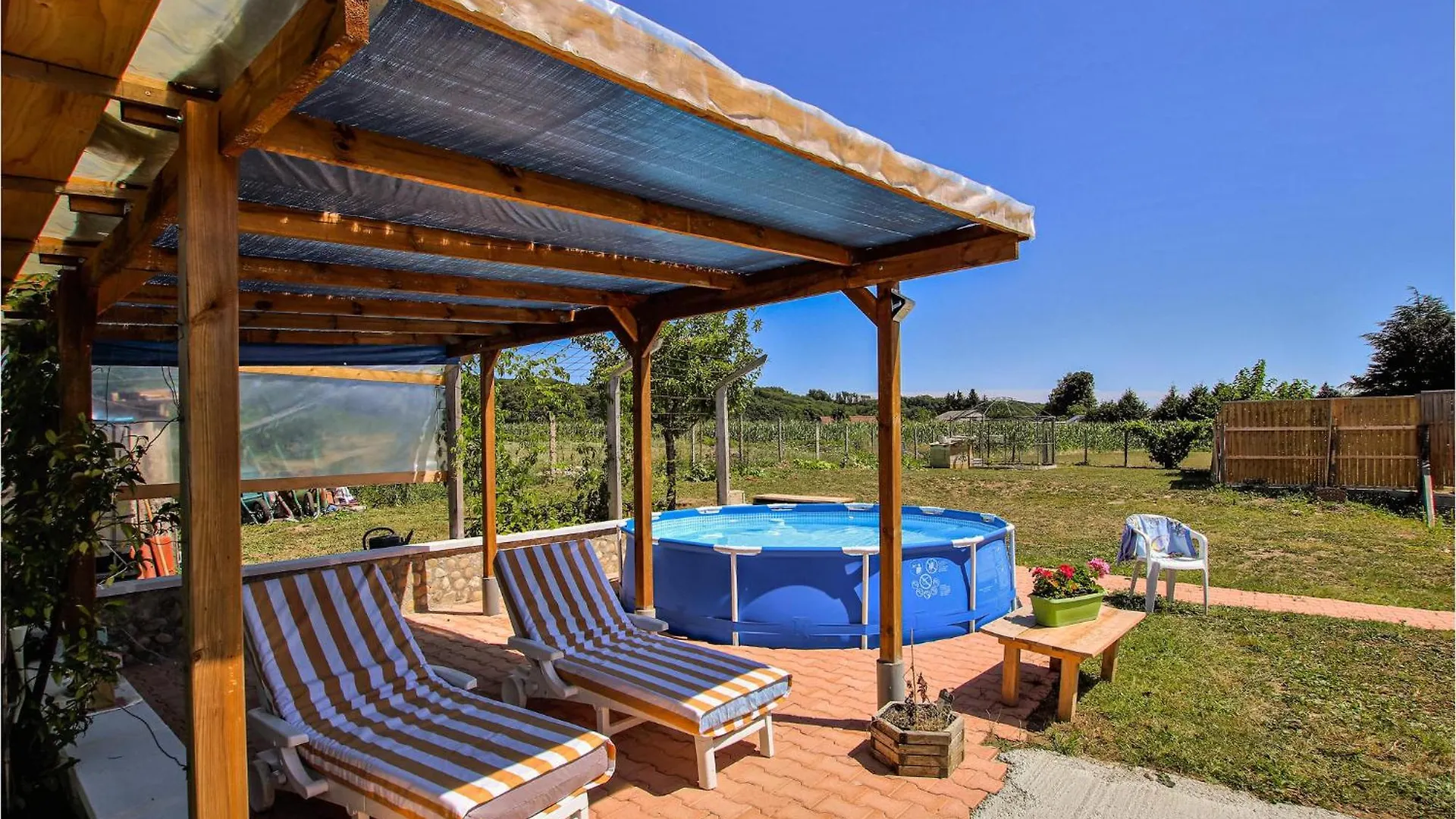 Holiday home Lovely Home In Flacheres With Kitchenette